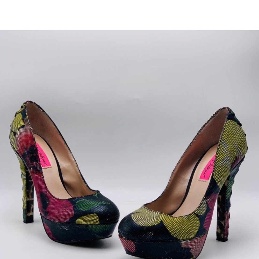 Betsey Johnson Womans Size 8M Stiletto Heel Multicolored Flowers With Black Lace